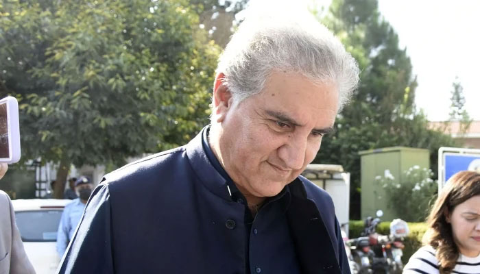 PTIs Shah Mahmood Qureshi leaving ECP office after the decision against former prime minister Imran Khan in Toshakhana case, in Islamabad, on October 21, 2022. — Online