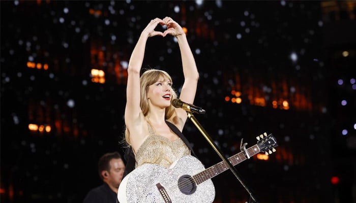 Taylor Swift breaks records on Billboard 200