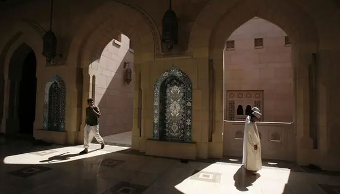 Omani boys attend Friday prayers at Sultan Qaboos grand mosque in Muscat October 26, 2007. — Reuters