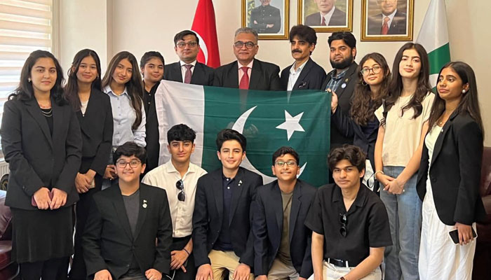 Image shows a group photo of Pakistans 13 students along with the countrys consul general in Turkiye. — Facebook/PakinIstanbul