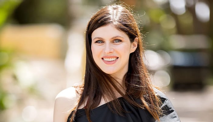 Alexandra Daddario enjoys her pregnancy with sweet treats