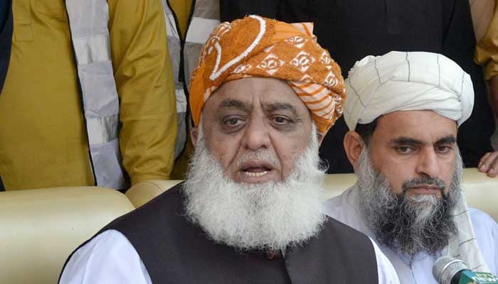 JUI-F chief Maulana Fazlur Rehman addresses a press conference at Jamia Noor Ul Anwar Maskeen Pura in Chiniot on October 27, 2022. — Online