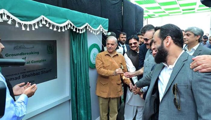 PM Shehbaz Sharif unveiling a plaque during the groundbreaking of Jinnah Medical Complex in Islamabad on July 21, 2024. — APP