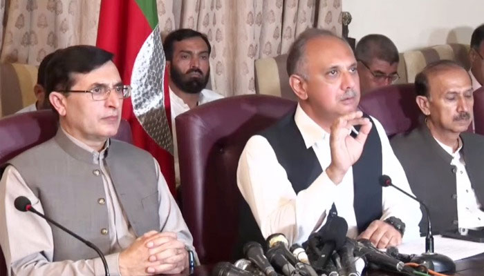 PTI leaders, Gohar Ali Khan (left) and Omar Ayub, addressing a press conference in Islamabad on July 22, 2024. — YouTube/Geo News/File