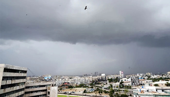 Dark water-filled clouds cover the sky above Karachi on July 19, 2024. — APP