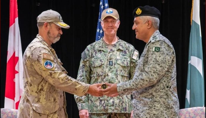 Capt Mathews of the Royal Canadian Navy (left) hands over baton of command to Commodore Asim Sohail Malik of the Pakistan Navy at the change of command ceremony on July 23, 2024. — Pakistan Navy