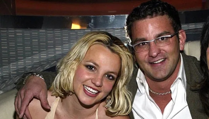 Photo: Britney Spears brother Bryan controlling her AGAIN: Report