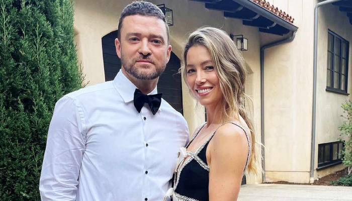 Photo: Justin Timberlake weighs down Jessica Biel with antics: Source