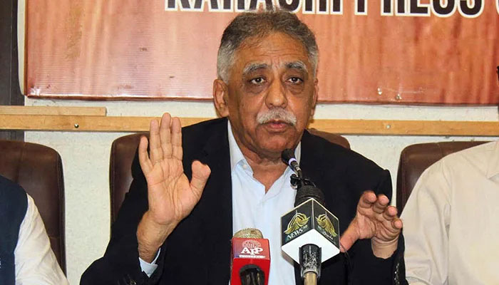 Former Sindh governor Muhammad Zubair speaks to journalists at Karachi Press Club on August 03, 2022. — PPI