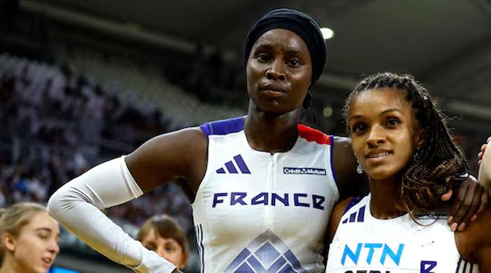 حجاب پہنے فرانسیسی سپرنٹر کو اولمپکس کی افتتاحی تقریب سے خارج ہونے کا سامنا ہے۔