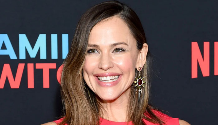 Jennifer Garner goes glam in red dress at ‘Deadpool & Wolverine panel