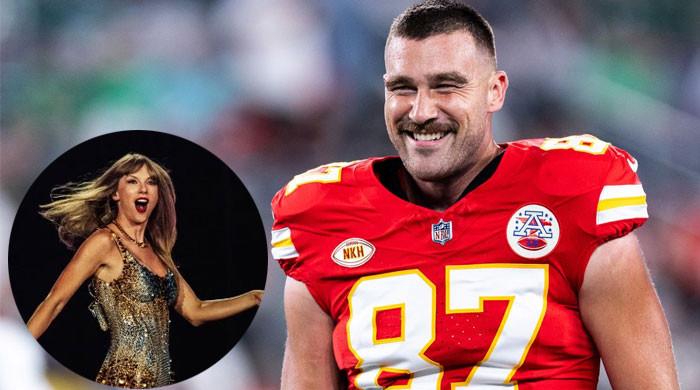 Travis Kelce cheers Taylor Swift fan up at Kansas City Chiefs training camp