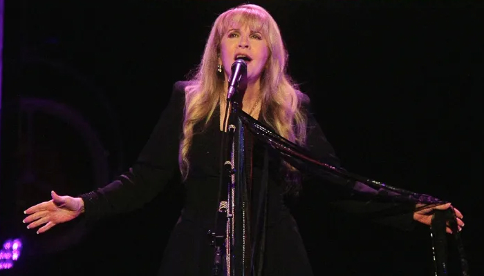 Stevie Nicks addresses shocking health scare at latest concert