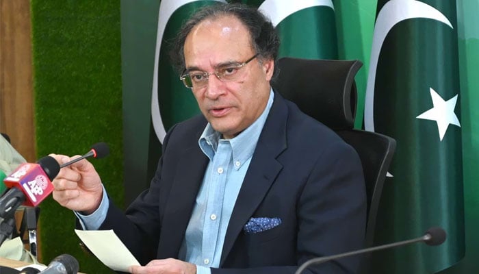 Federal Minister for Finance and Revenue Senator Muhammad Aurangzeb addressing media persons at PTV Headquarters on July 28,2024. — APP