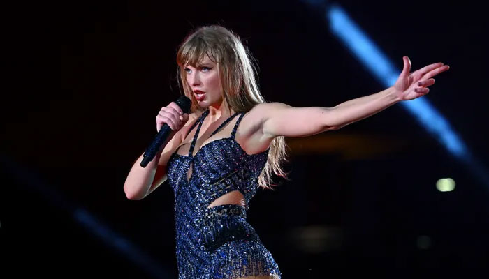 Taylor Swift gives vital information to fans before concert