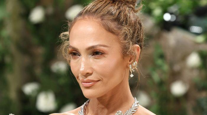 Jennifer Lopez makes bold move with engagement ring on right hand