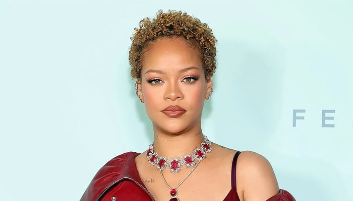 Rihanna films beauty tutorial while fans ask for new album