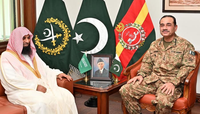 Masjid-e-Nabawis Imam Dr Salah bin Mohammad Al-Budair (left) and Chief of Army Staff (COAS) General Asim Munir. — ISPR