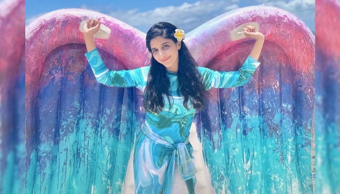 Mawra Hocane poses for a picture at a beach in Hawaii. — Instagram/@mawrellous