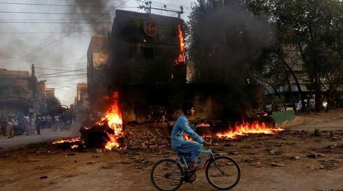 9 مئی کی تحقیقات: کے پی معاملہ کابینہ کو بھیجے گا کیونکہ گنڈا پور انکوائری کے مطالبے پر دوگنا ہو گیا ہے۔