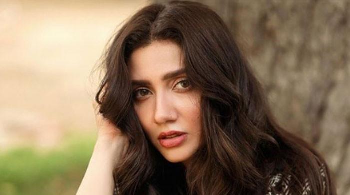 Mahira laughs as she mocks the ‘thief’ who ‘stole’ her husband’s gift