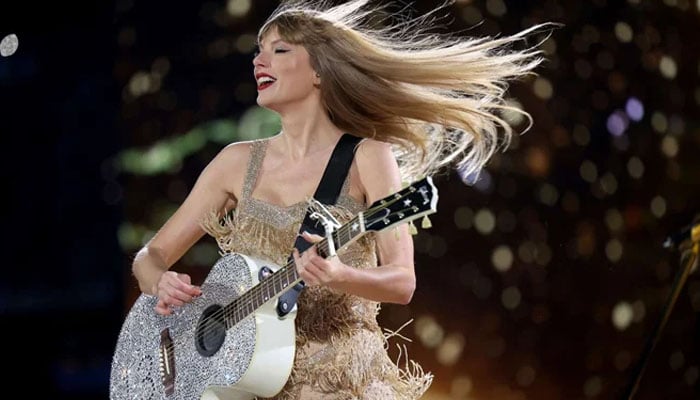 Taylor Swift charms Vienna fans with delightful surprise