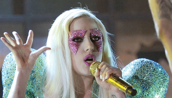 -Lady Gaga leaves fans awestruck with dramatic new look