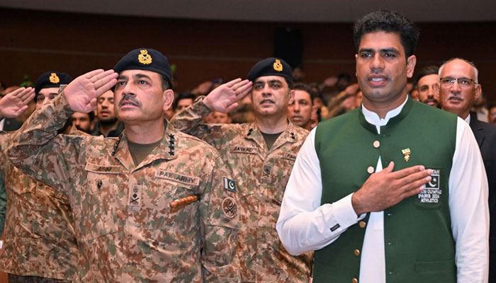 Chief of Army Staff (COAS) General Syed Asim Munir and Olympian Arshad Nadeem during a ceremony at Army Auditorium GHQ in Rawalpindi on August 16, 2024. — ISPR