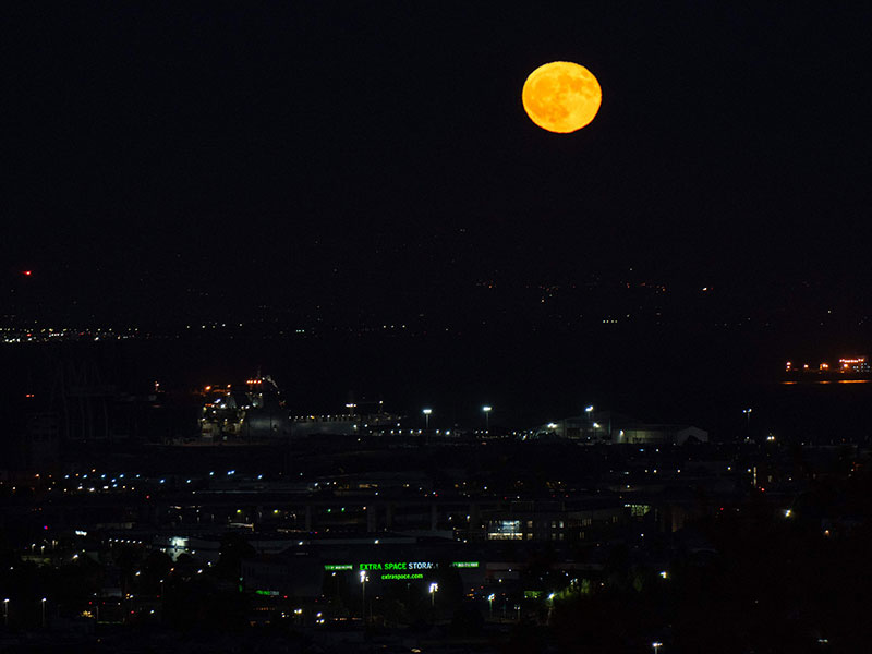 The blue Sturgeon supermoon rises on August 19, 2024 over San Francisco Bay as seen from San Francisco, California. — AFP