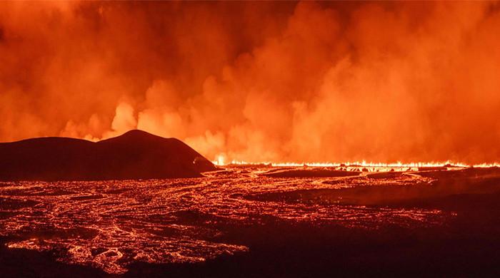 Scenes of lava erupting from Iceland volcano spark fear Dtrends