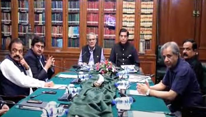 Coordination committees of Pakistan Muslim League-Nawaz (PML-N) and Pakistan Peoples Party (PPP) hold meeting at Governor House, Lahore on August 25, 2024. Screengrab/Geo News