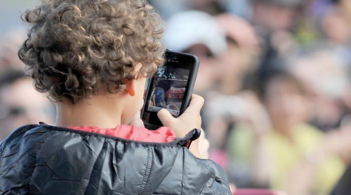 British mobile phone company: Do not give smartphones to children under 11