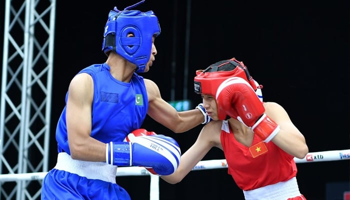 Pakistani boxer Ayesha Mumtaz in action during Asian Junior and School Boxing Championship in Al Ain City, Abu Dhabi, on September 3, 2024. — Reporter