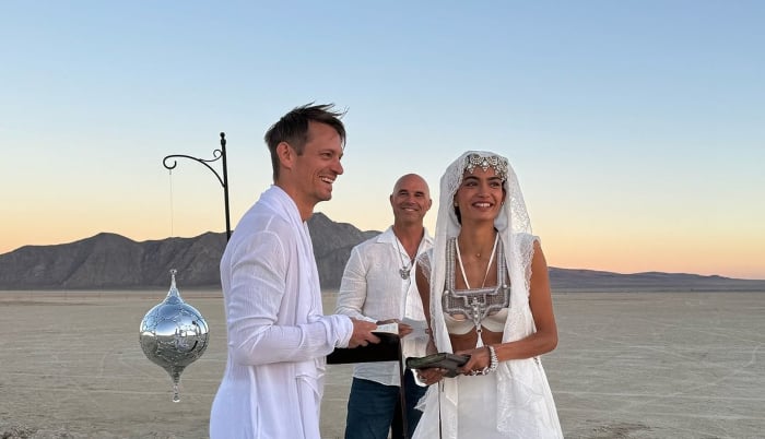 Victoria’s Secrets Kelly Gale weds Joel Kinnaman at Burning Man Festival