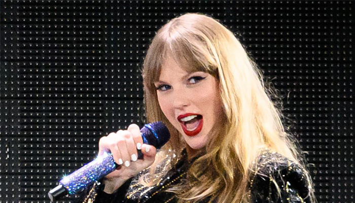 Taylor Swift receives warm welcome by Chiefs amid football season