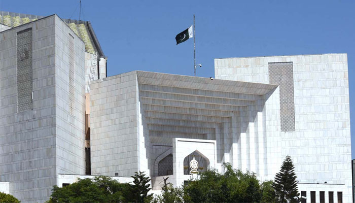 National flag flies half mast at Supreme Court building in Islamabad on May 20, 2024. — APP.