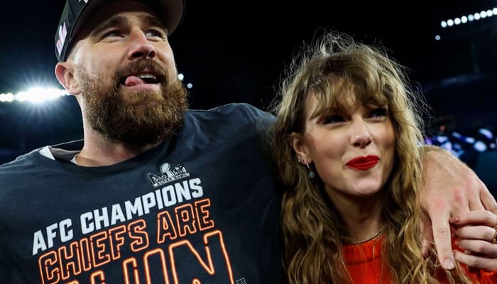 Taylor Swift, Travis Kelce sing iconic love song amid US Open mens final