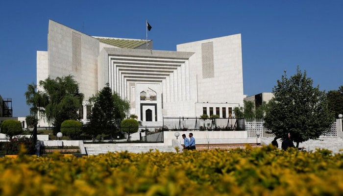 Police officers walk past the Supreme Court of Pakistan building, in Islamabad on April 6, 2022. — Reuters