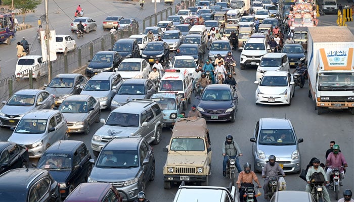 Karachi Traffic Police issues detailed traffic diversion plan, advising commuters to take alternate routes for three 12th Rabi ul Awal processions scheduled for Tuesday