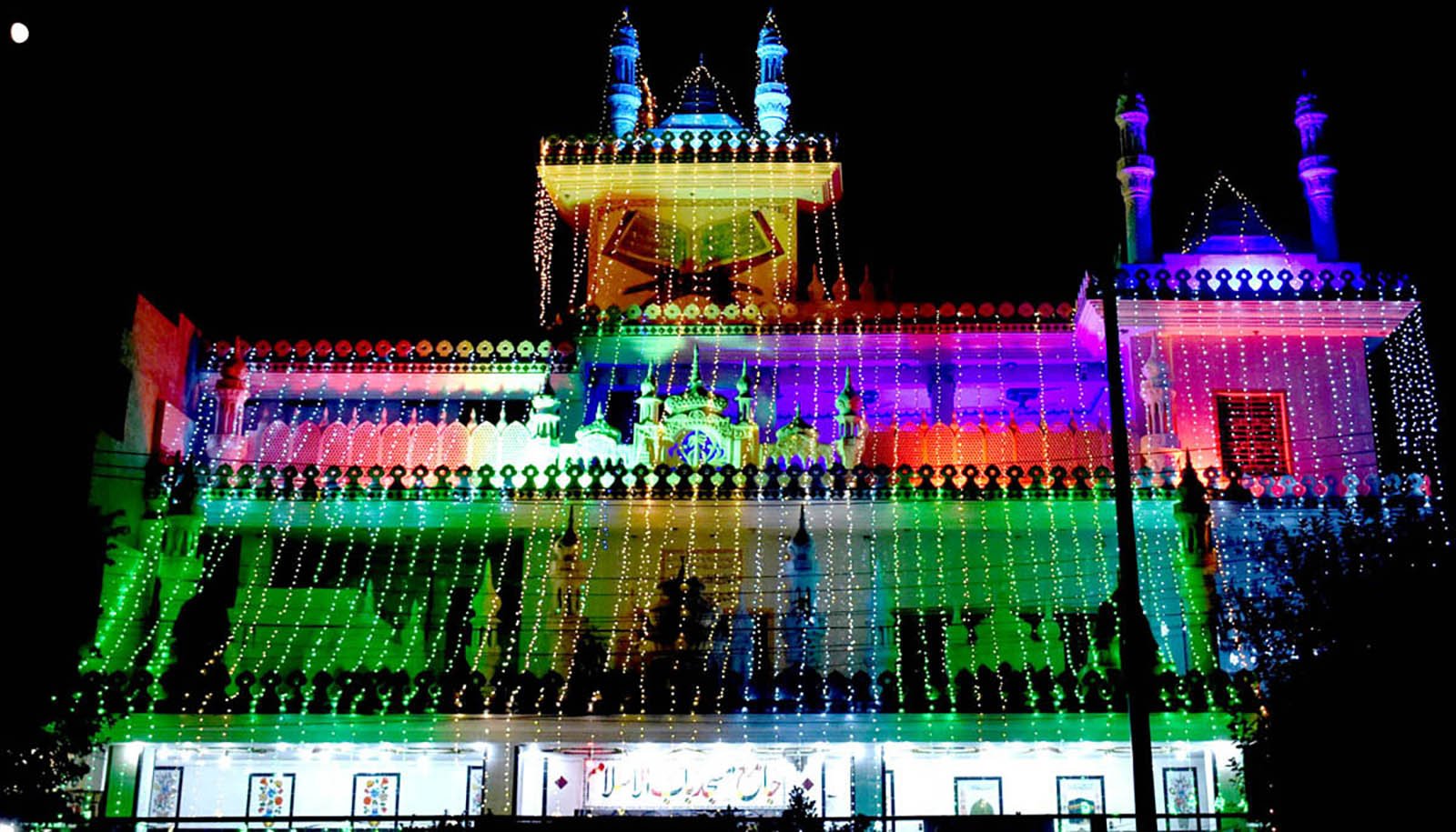 The Jamia Masjid Babul Islam decorated with colourful lights to celebrate Eid Milad-un-Nabi (SAWW) on September 14, 2024. — APP