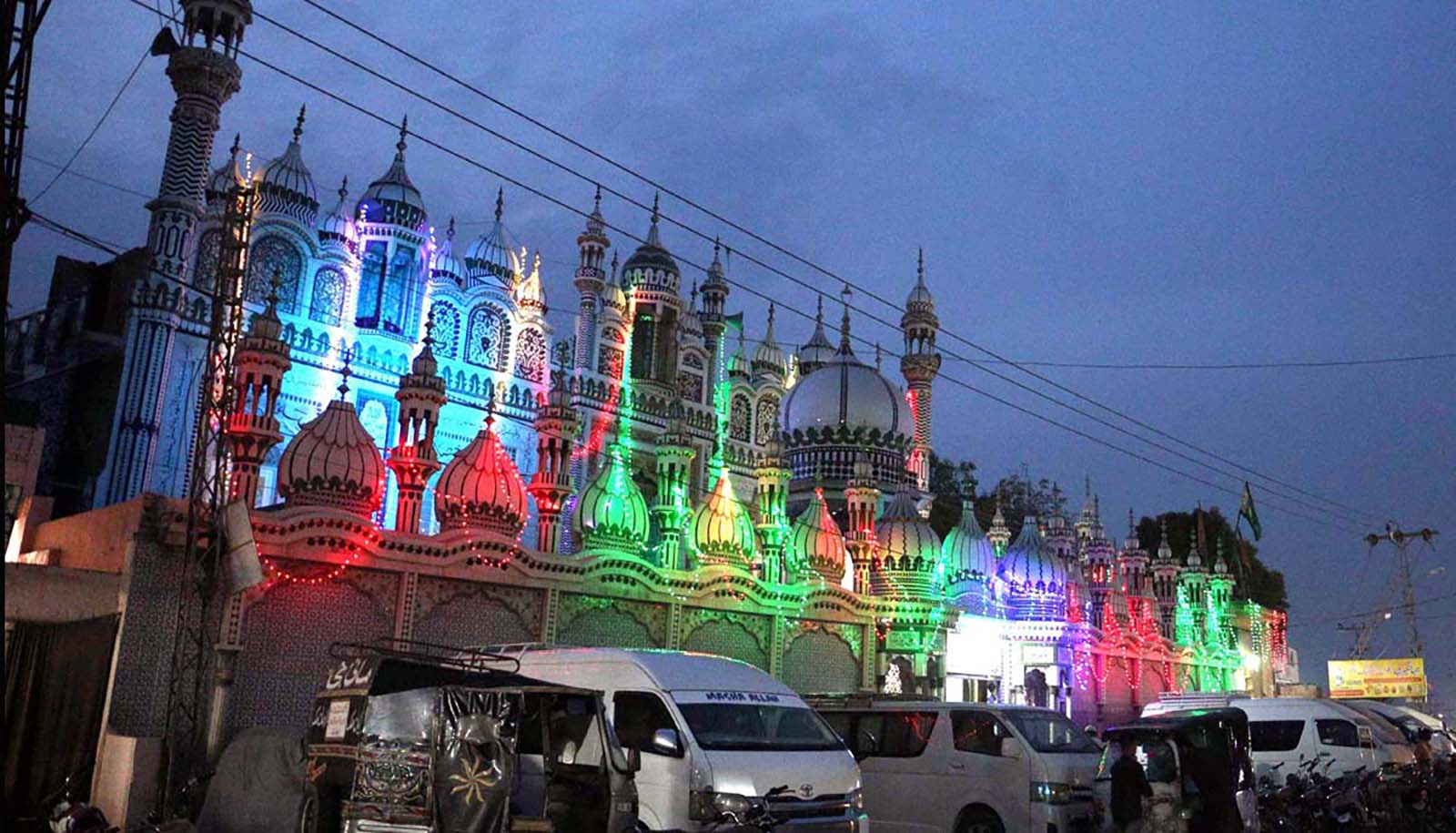 Faizan Madina Mosque in Hyderabad, Pakistan illuminated on the occasion of 12th Rabi-ul-Awwal on September 14, 2024. — PPI