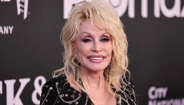 Photo: Dolly Parton joins hands with sister for new project