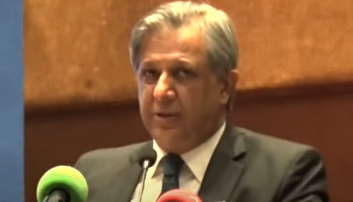 Federal Minister for Law and Justice Azam Nazeer Tarar addresses the in-camera event of SCBA, PBC in Islamabad on September 18, 2024. — Screengrab via Geo News