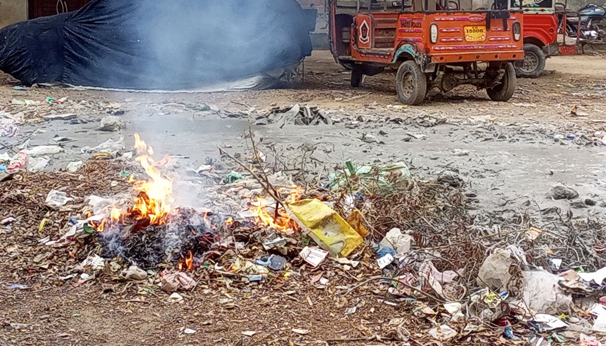 Garbage is being burnt on a street in Karachi. — Photo by author