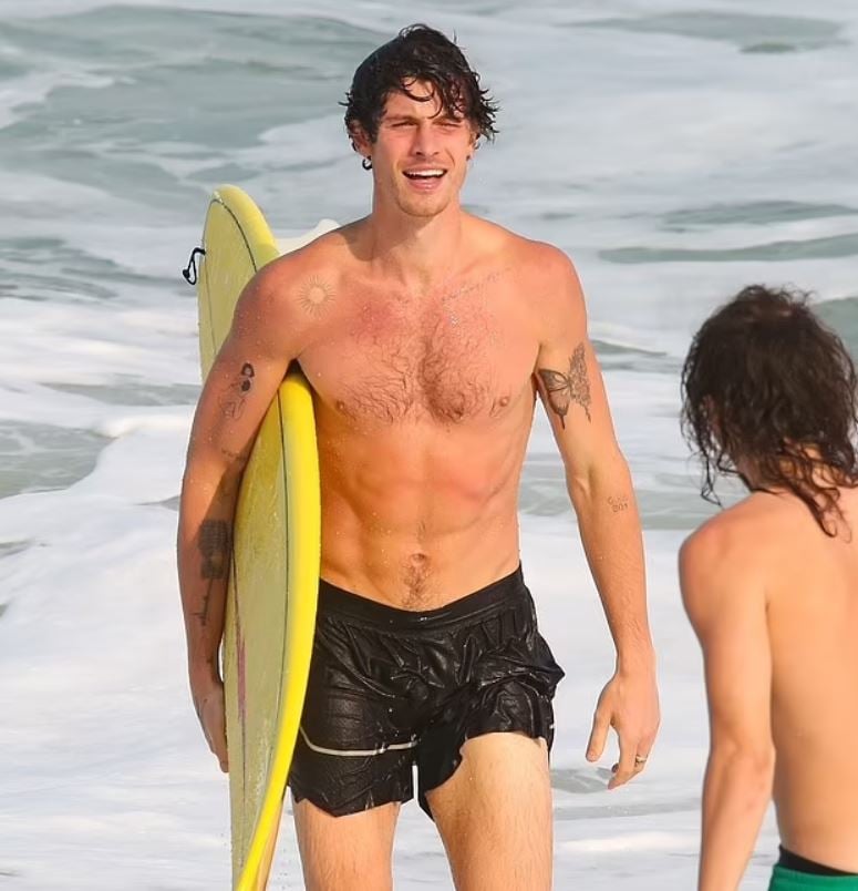 Shawn Mendes turns head with latest beachy outing