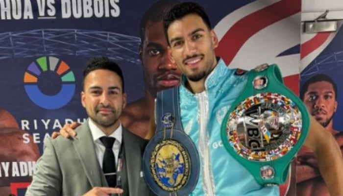 Pakistani-origin British boxer Hamzah Sheeraz (right). Screengrab/Instagram story/@hamzahsheeraz