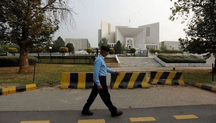 A policeman walks past the Supreme Court building in Islamabad on October 31, 2018. — Reuters