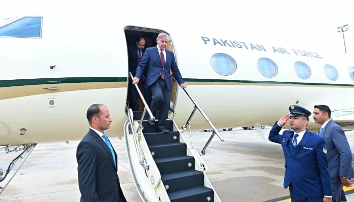 Prime Minister Shehbaz Sharif disembarks from a Pakistan Air Force plane in New York on September 23, 2024. —X/ @pmln_org