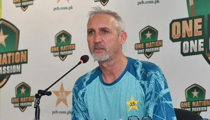 Jason Gillespie addresses his first press conference as Pakistans red-ball coach. — PCB