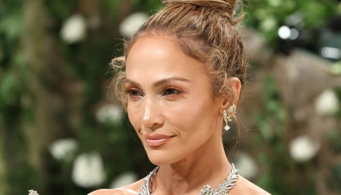 Photo: Jennifer Lopez proudly treating herself amid Ben Affleck divorce: Source